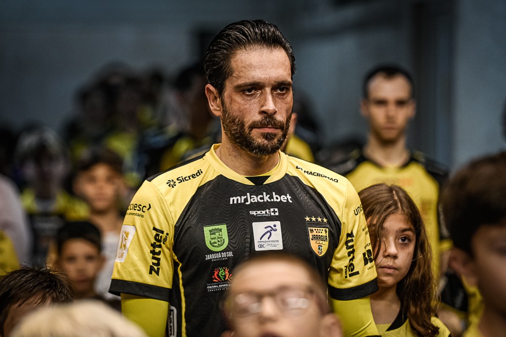 Tiago, o Goleiro que é Referência no Futsal, é Contratado pela Barbearia Becker para o Torneio de Verão de&nbsp;Indaial.