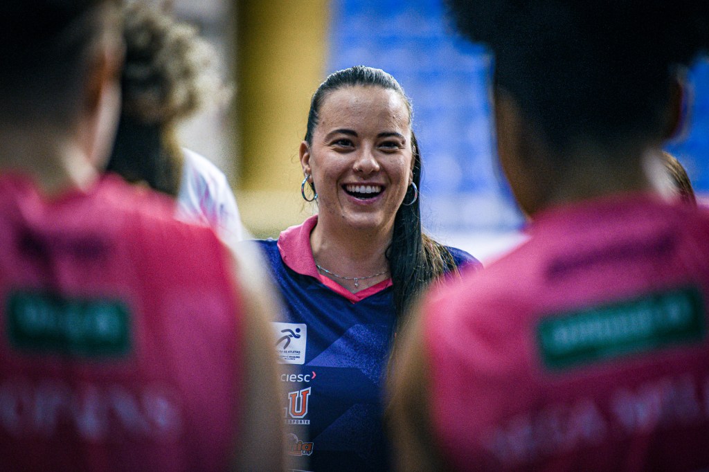 Treinadora blumenauense é convocada para a Seleção feminina de basquete&nbsp;universitário