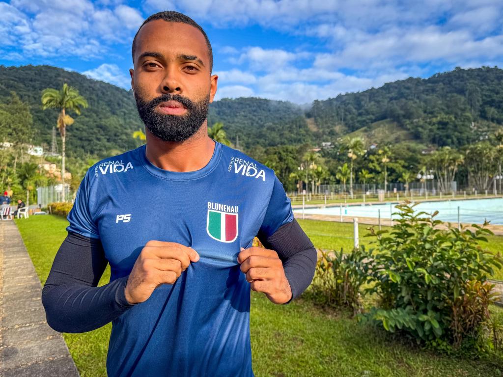 Atacante ex-base do Santos é contratado pelo&nbsp;BEC