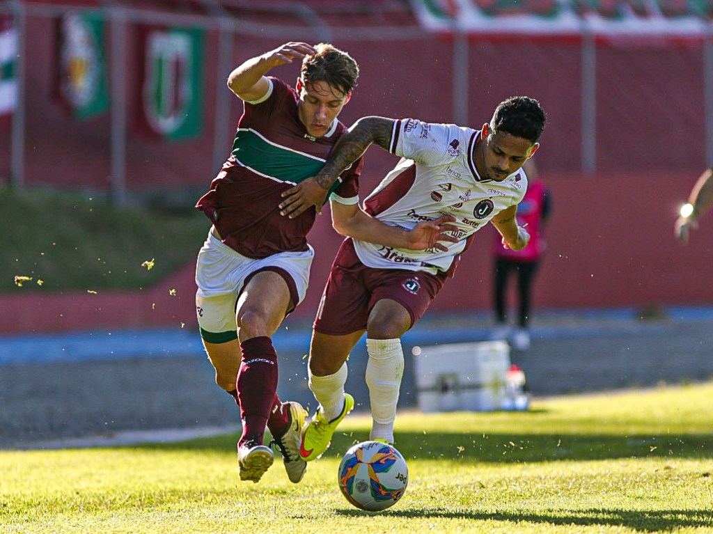 Vinícius Jaú brilha em vitória do&nbsp;BEC