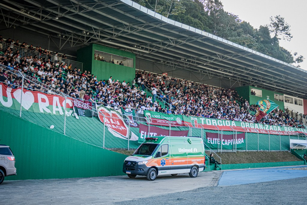 Com estádio cheio, BEC busca reverter&nbsp;placar