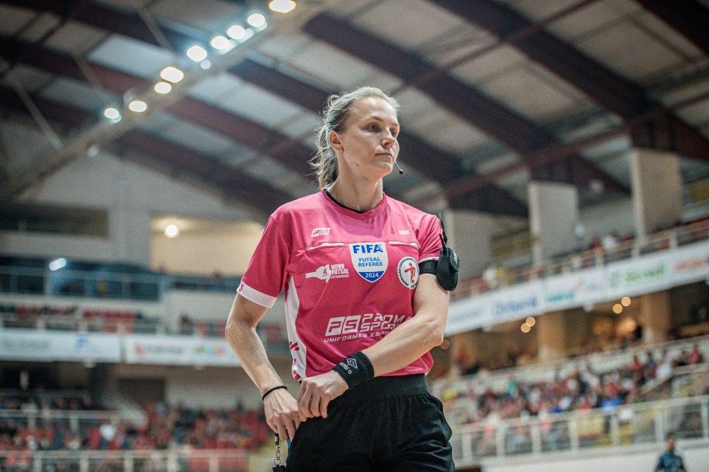 Anelise irá representar Blumenau no apito da Copa do Mundo de Futsal&nbsp;Feminino