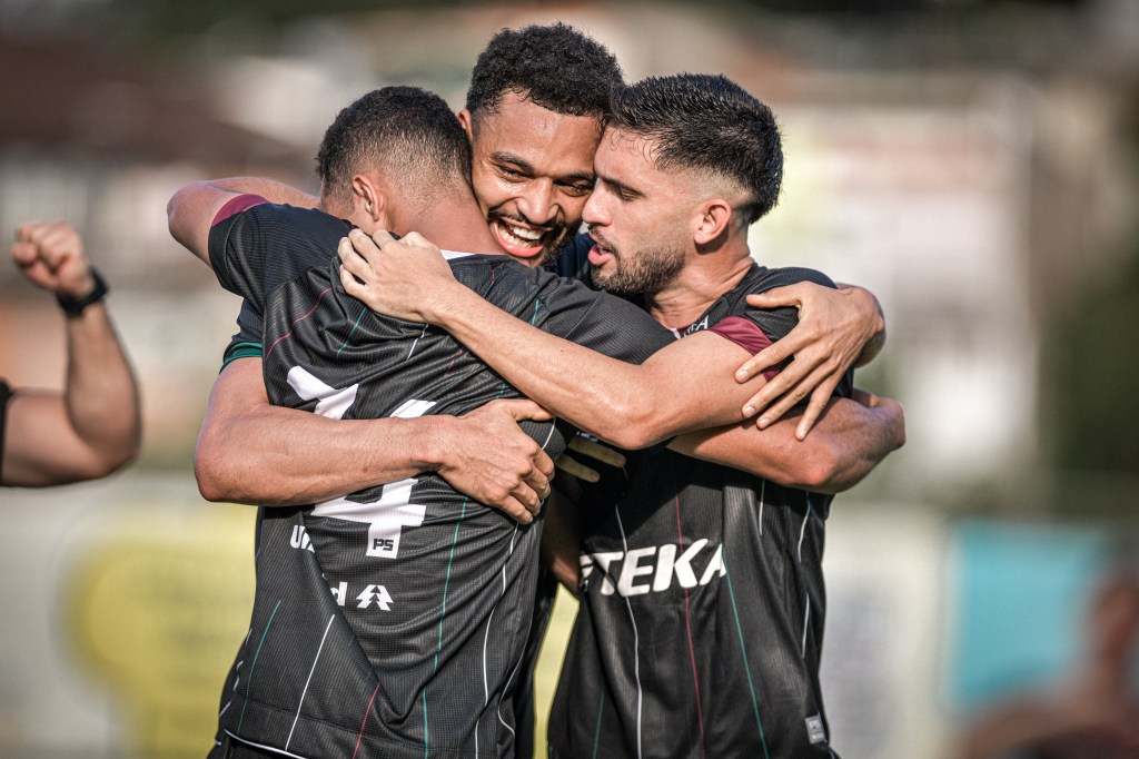Dupla decisiva! Welisson e Emanuel comandam vitória e liderança do&nbsp;BEC