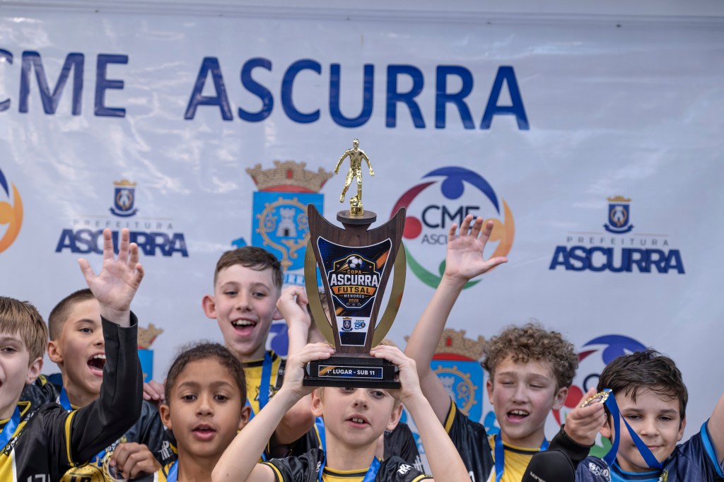 A imagem atual não possui texto alternativo. O nome do arquivo é: 40fgoncalvesphoto_copa-ascurra_finais_premiacao-18.jpg.jpeg